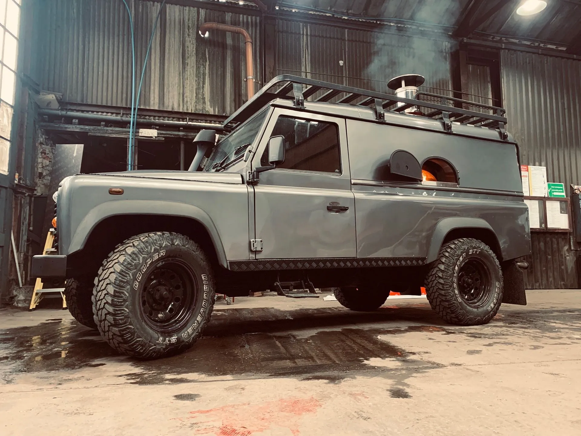 Wood+fired+Pizza+landrover+conversion+-1920w